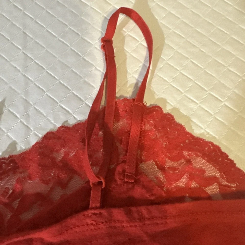 A&B Active Basic Womens Tank Top‎ Camisole Size S/M Red V Neck Lace Trim